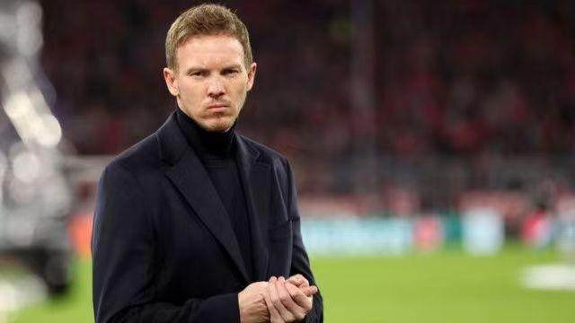 关于今夜体能课后；那不勒斯回应争议备战国王杯；更衣室稳定；纪律约束更严格的信息